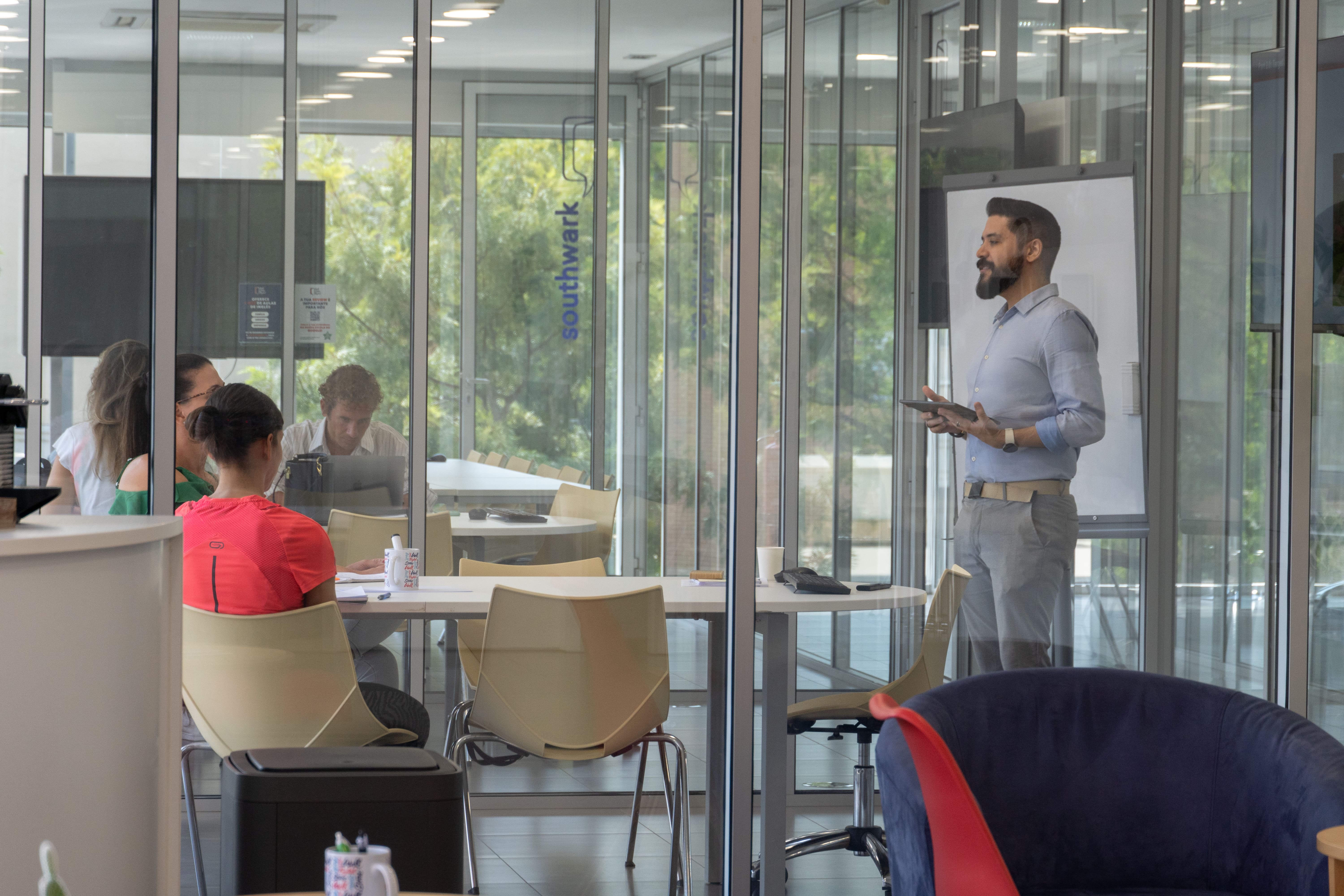 Aula de inglês no Wall Street English Leiria