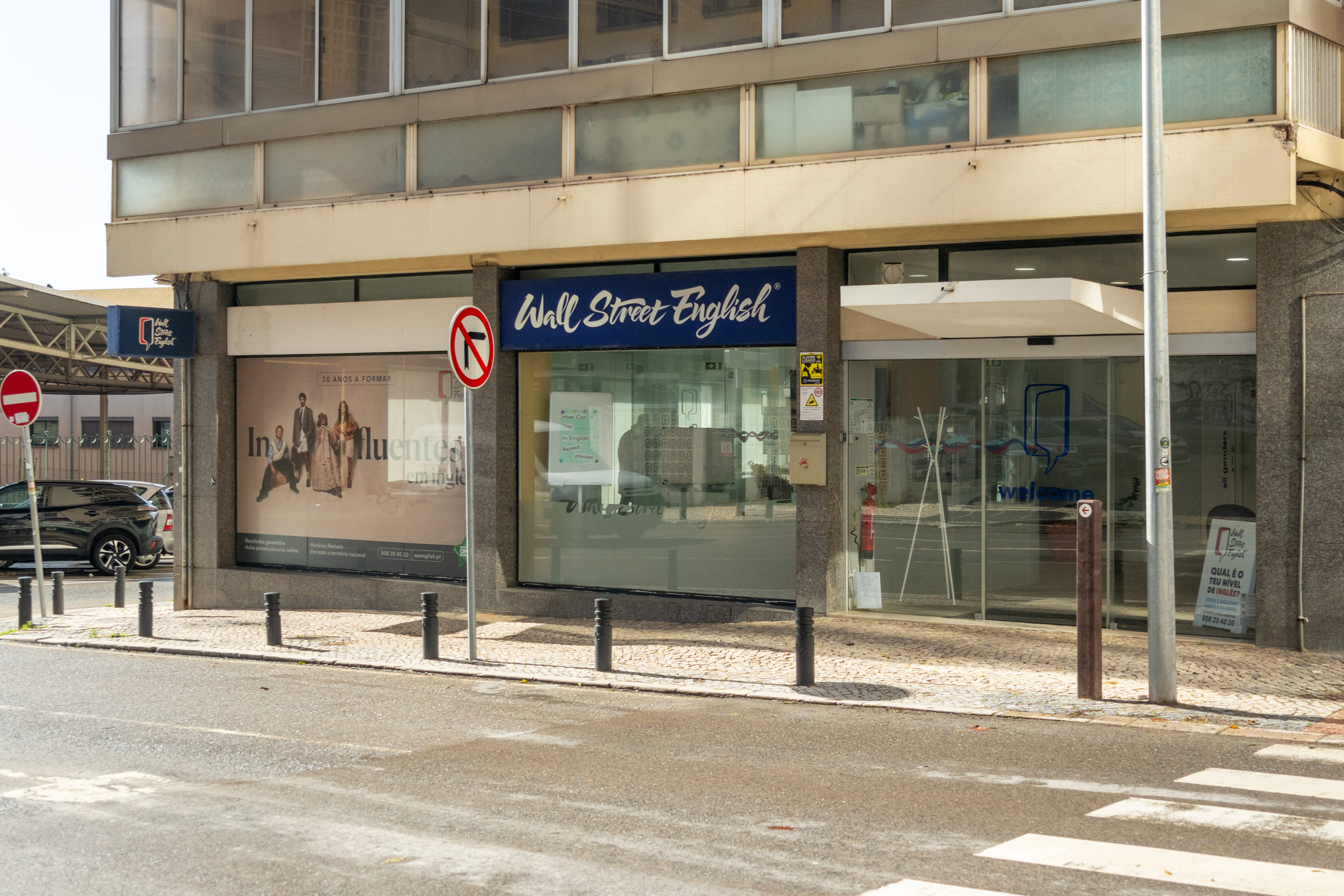 Fachada da escola Wall Street English em Faro