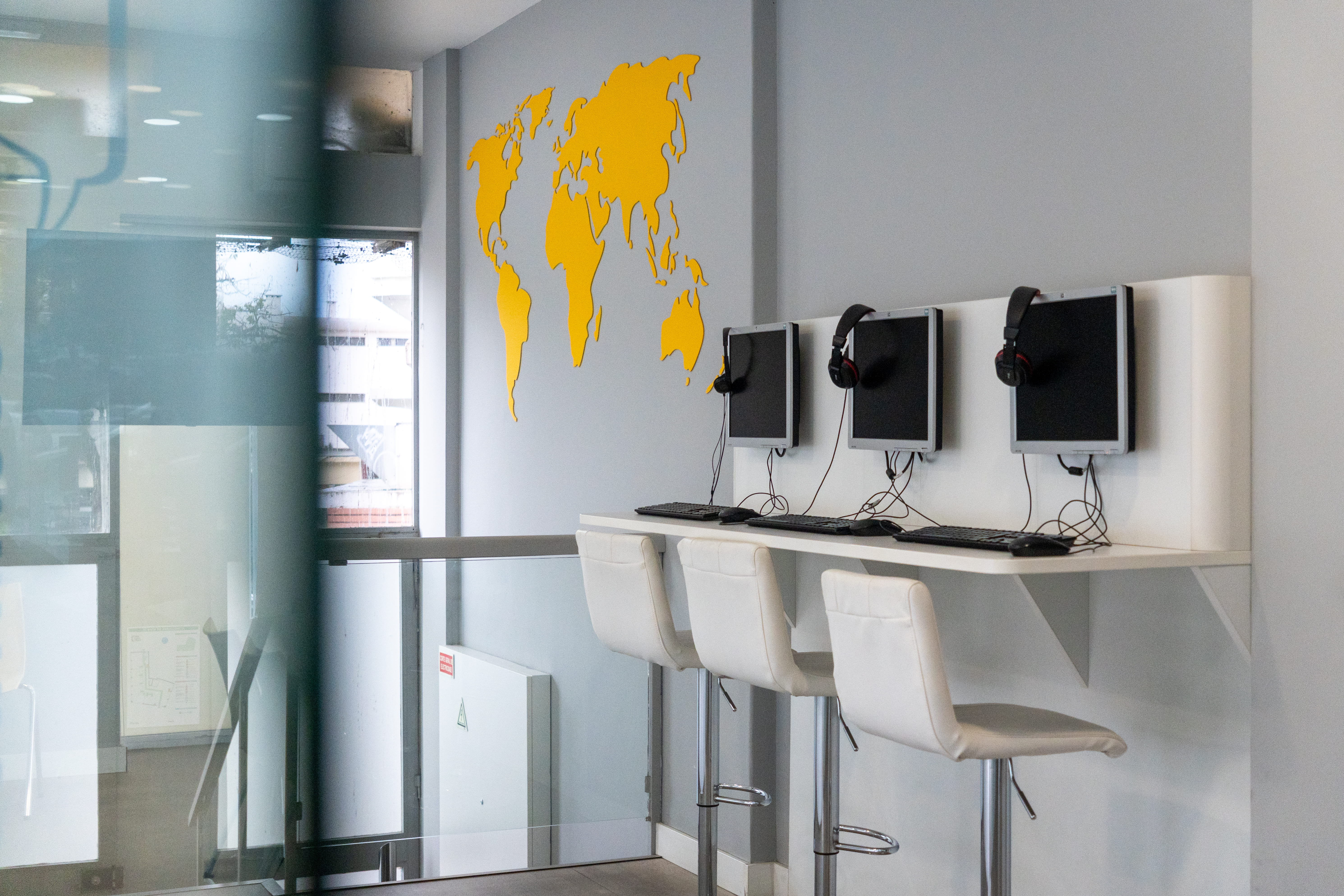 Sala de aula da escola Wall Street English em Faro