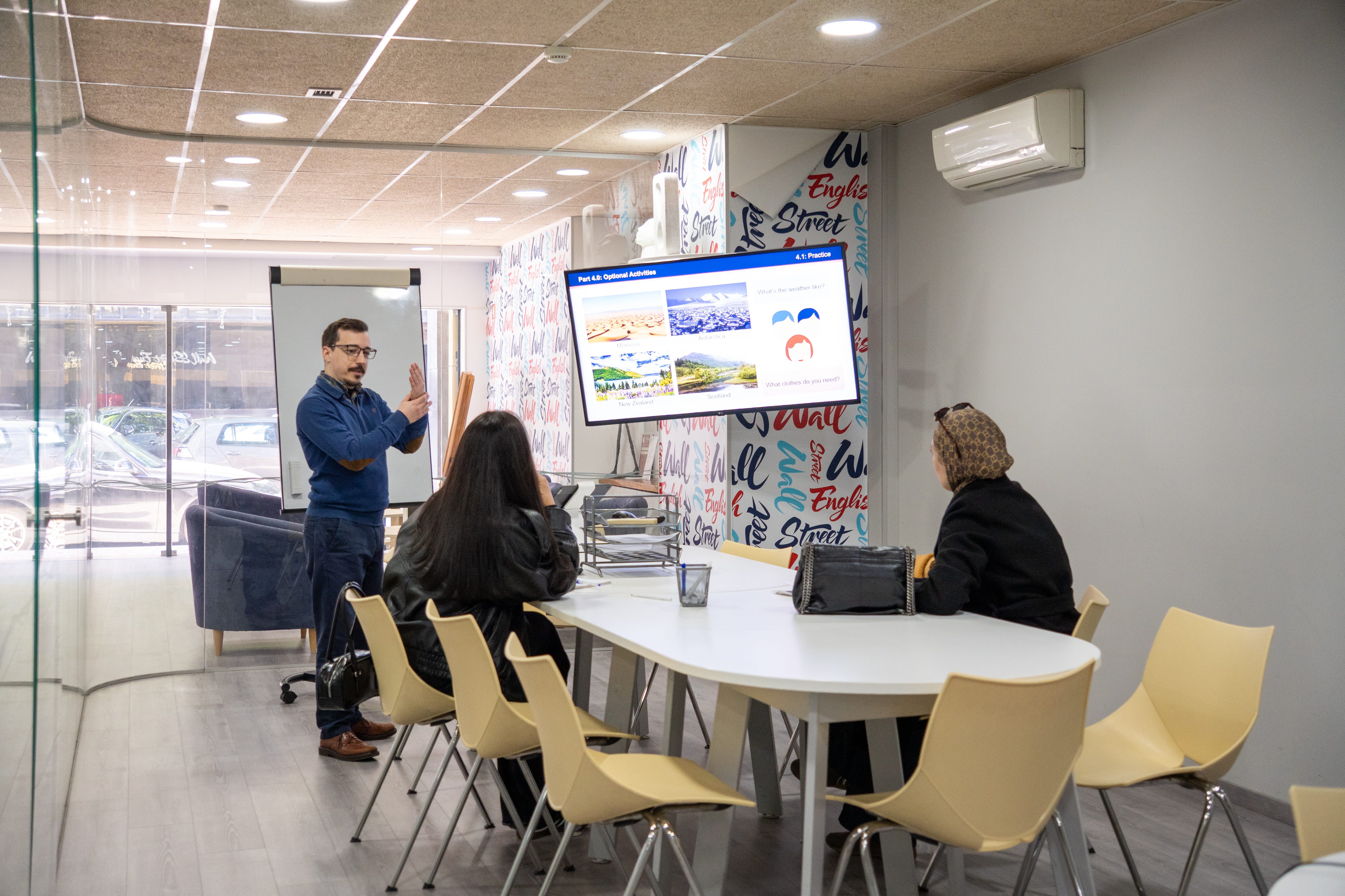 Sala de aula da escola Wall Street English no Saldanha, em Lisboa