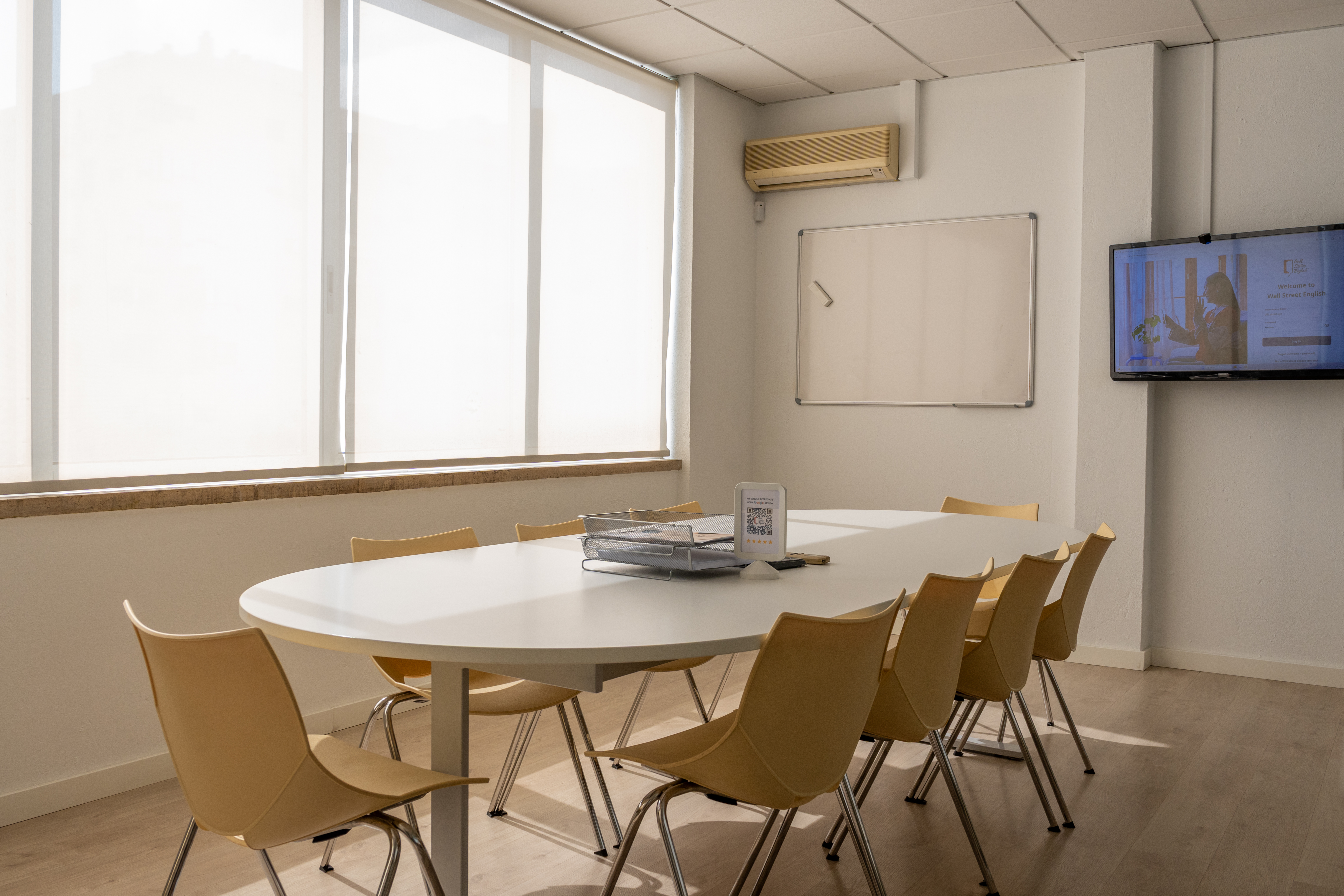 Aula de inglês na escola Wall Street English em Almada