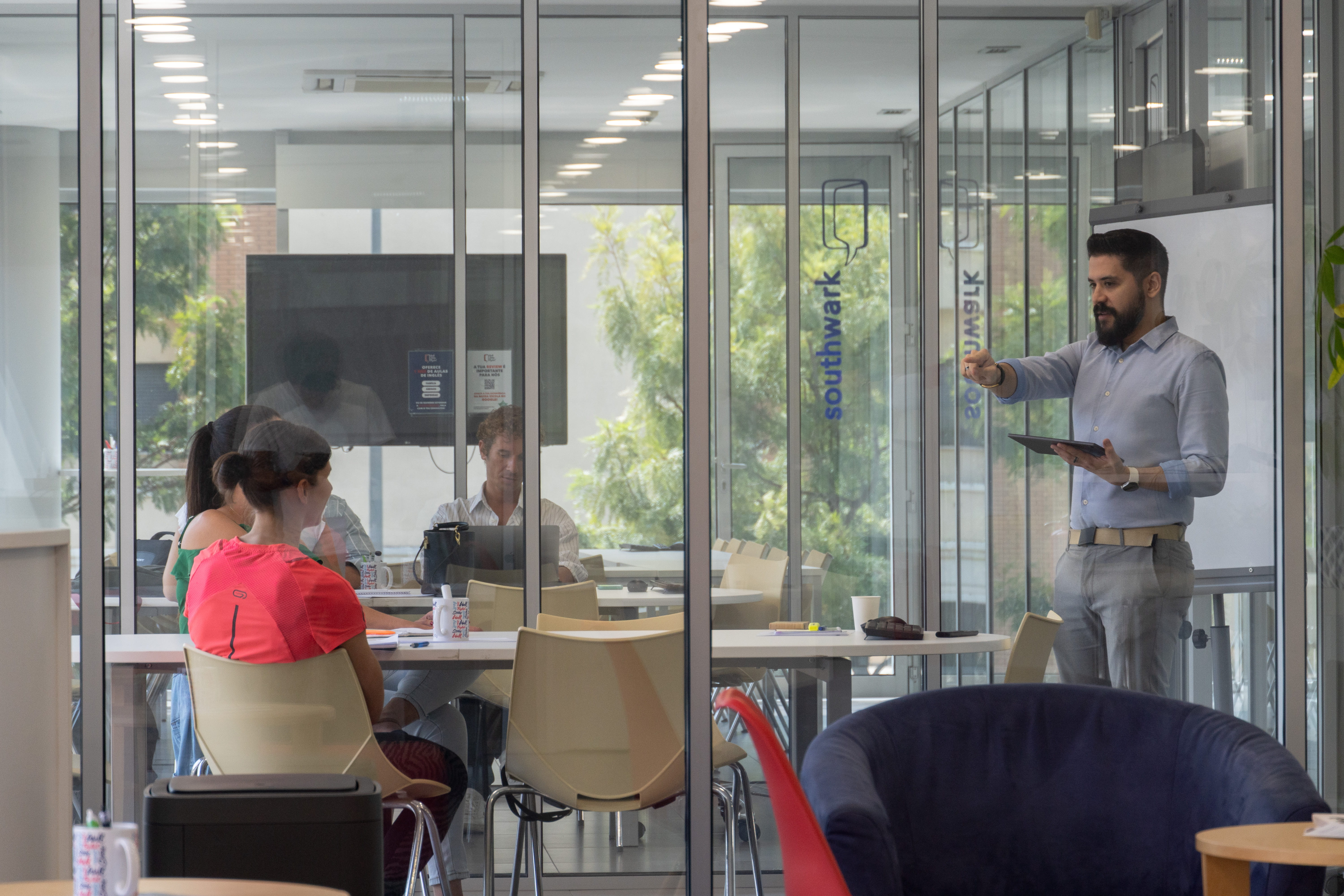 Aula de inglês com professor no Wall Street English em Leiria