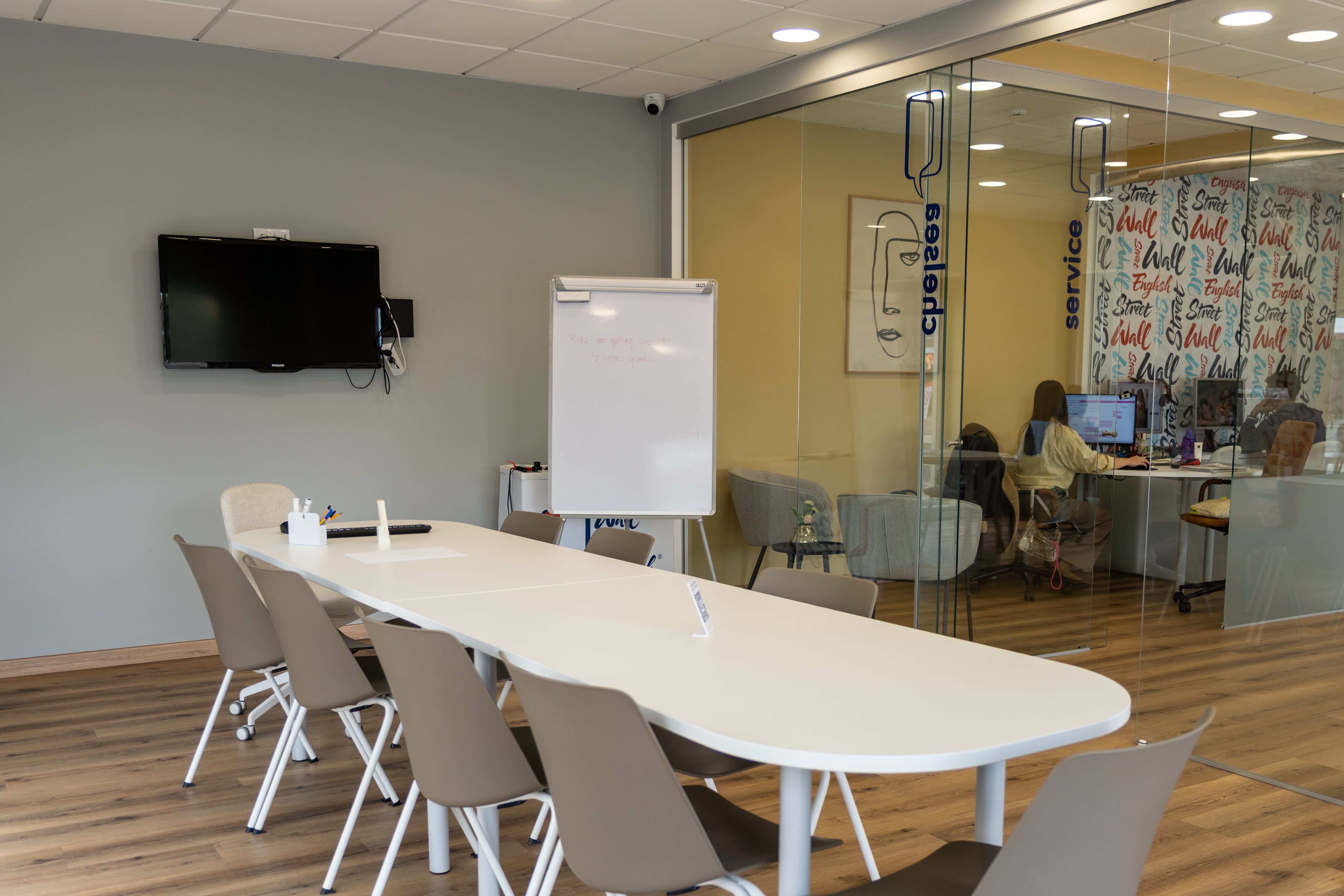 Sala de aula do Wall Street English na Malveira