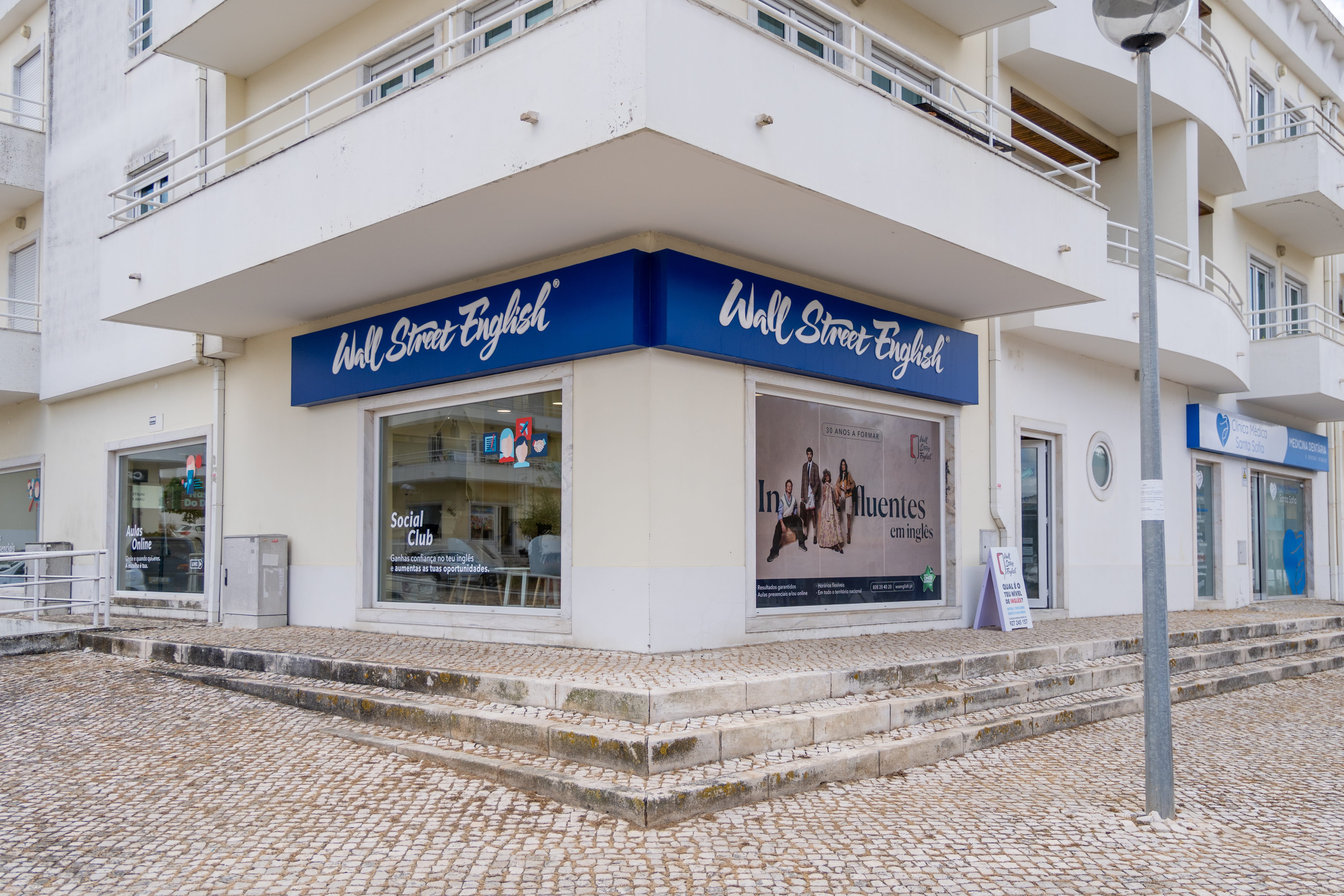 Fachada da escola Wall Street English na Malveira
