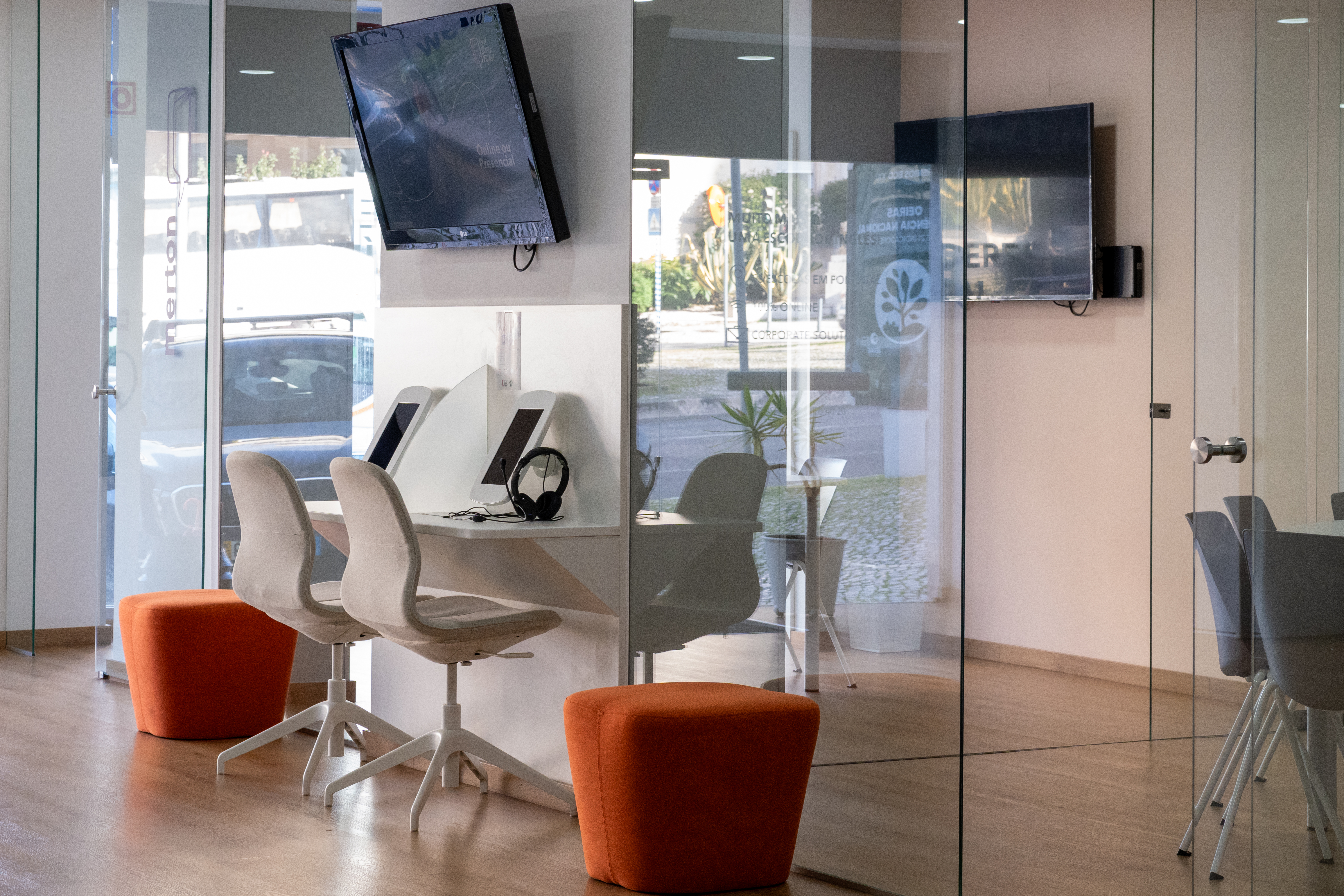 Espaço de aprendizagem da escola Wall Street English em Miraflores