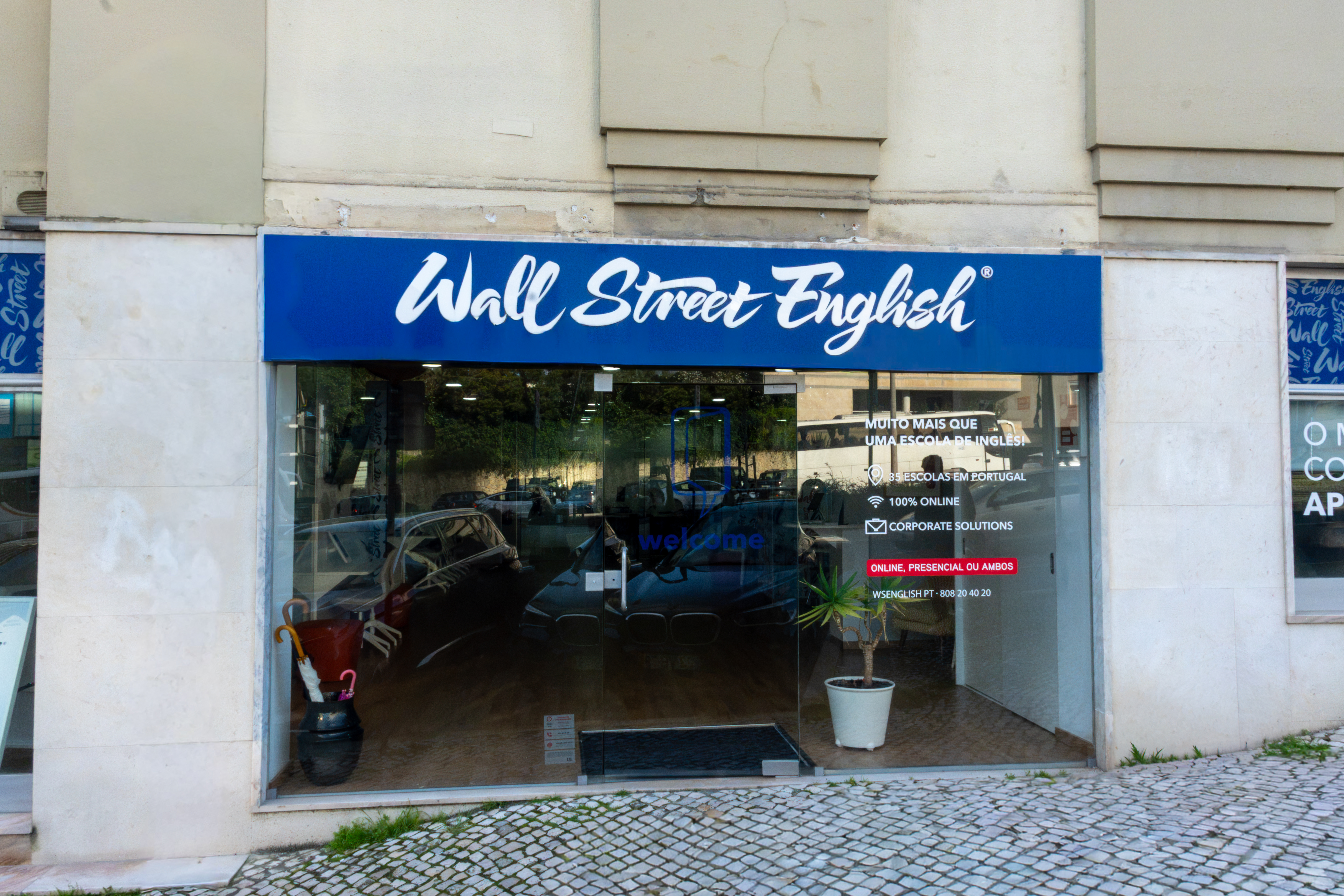 Fachada da escola Wall Street English em Miraflores