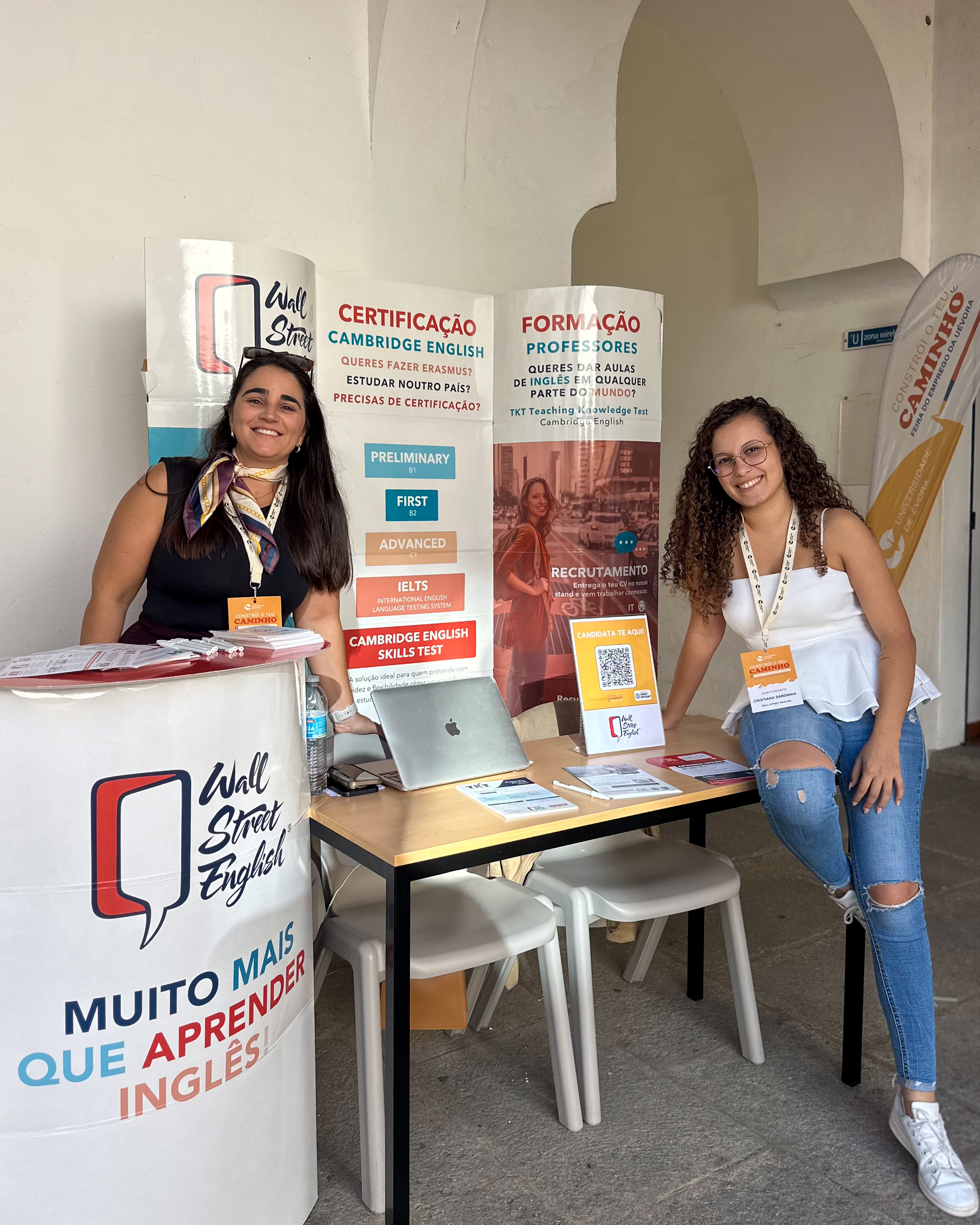 Wall Street English Évora na Universidade de Évora Equipa do Wall Street English Évora na Feira de Emprego da Universidade de Évora